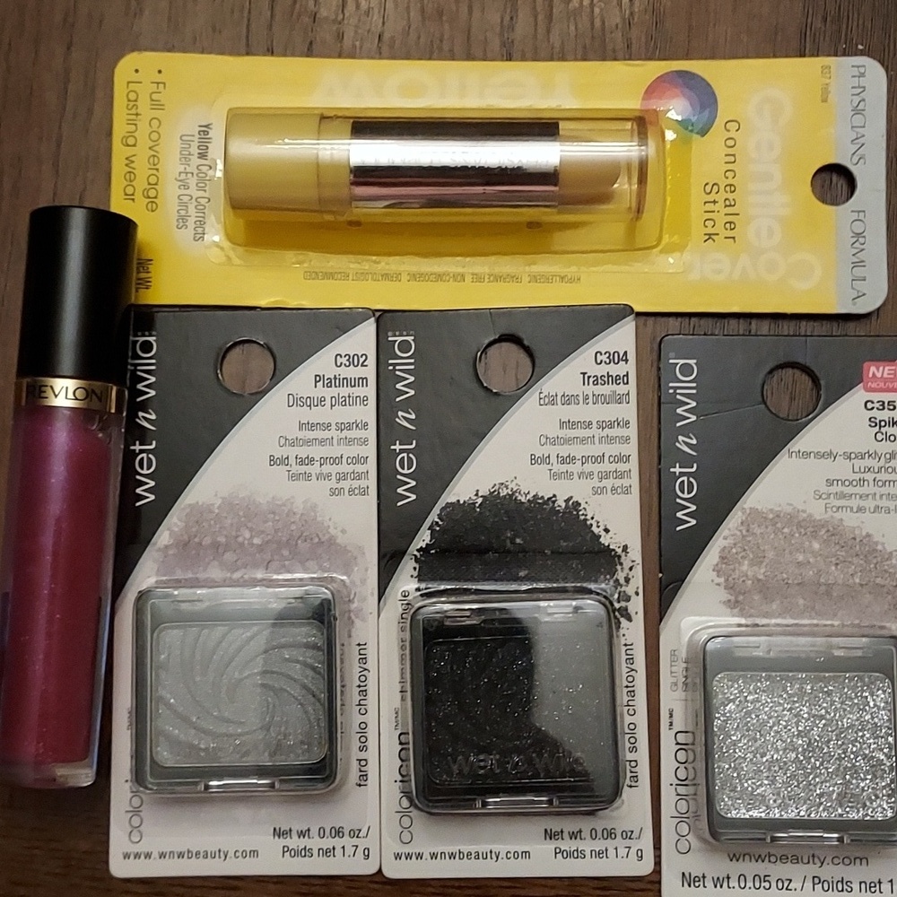 Lot of make up